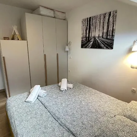 Apartma Zala, Golte موزيريي