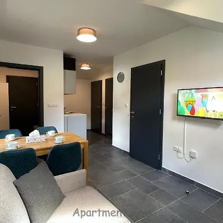 Apartma Zala, Golte موزيريي